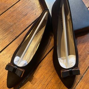 Ellen Tracy Flora Flats - Black w/Gold Bow, 7.5